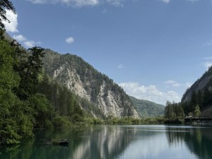 以走出城市探索自然之美：从图片预览感受旅行之魅走在生活的风景里：一次充满惊喜的截图之旅